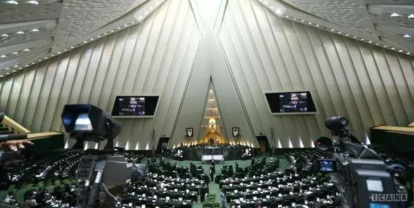 موضوع تأمین قیر رایگان پروژه های عمرانی برای بررسی به کمیسیون تلفیق ارجاع شد