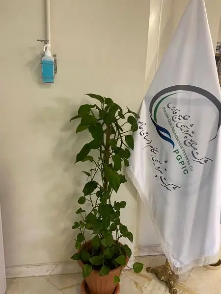 انجام اقدامات آموزشی جهت جلوگیری از شیوع کرونا در پتروشیمی هنگام