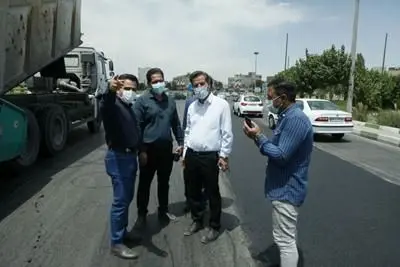 بازدید دکتر جعفرپور سرپرست شهرداری اراک، از اجرای عملیات پخش و توزیع آسفالت در سطح شهر