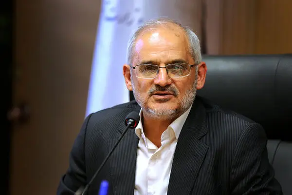 اجازه تجاری سازی فضای مدرسه را نمی دهم