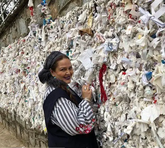 بهاره رهنما در شهر افسوس در کنار دیواری عجیب+عکس