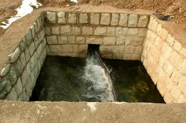 مهار آب قنوات منطقه ۲ برای آبیاری فضای سبز