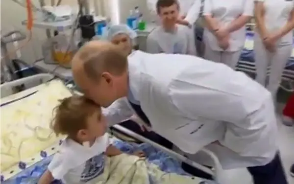 واکنش جالب رئیس جمهور به شیرینزبانی یک پسربچه + عکس