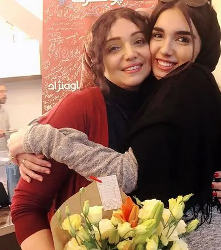 عکسی دیده نشده از الهام پاوه نژاد و دخترش+عکس