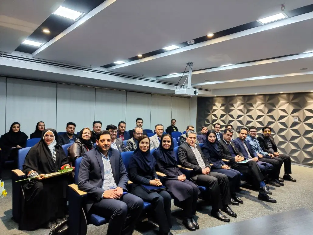 تقدیر از همکاران و نمایندگان  بیمه پاسارگاد منطقه ۵ در جلسه هم اندیشی مدیریت بیمه های مسئولیت

