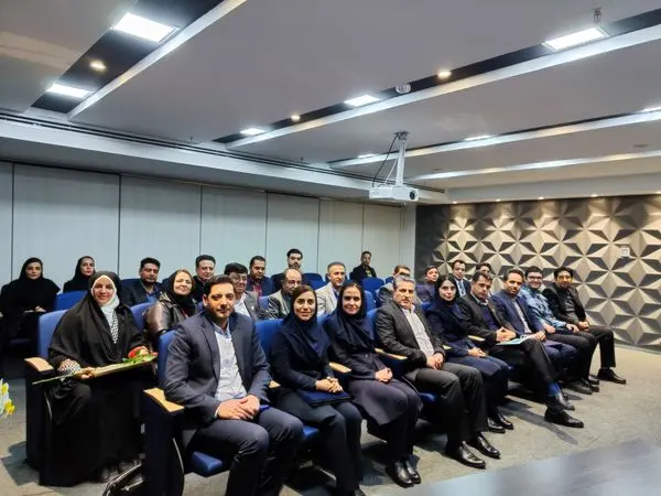 تقدیر از همکاران و نمایندگان بیمه پاسارگاد منطقه ۵ در جلسه هم اندیشی مدیریت بیمه های مسئولیت