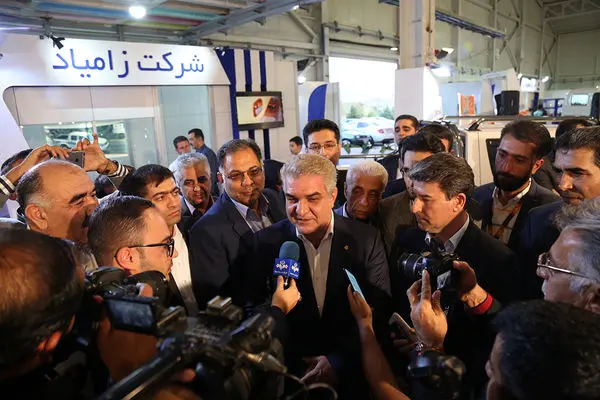 با بهره گیری از توان و تخصص داخلی با تحریم ها مقابله می کنیم