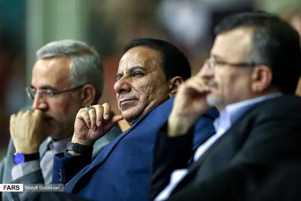 مهدی جهانگیری پس از آزادی از زندان در یک نشست تجاری+عکس