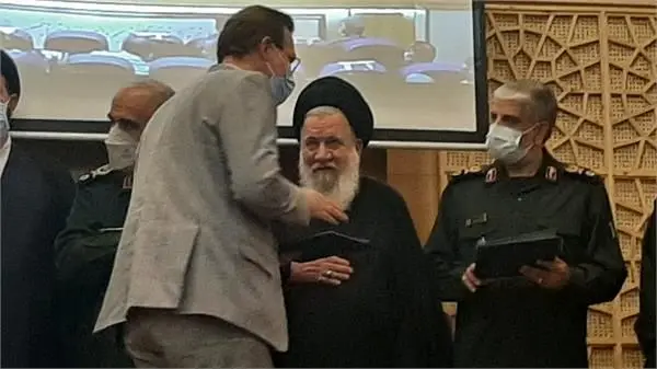 دریافت لوح تقدیر توسط مدیرعامل و فرمانده بسیج شرکت گاز استان مرکزی از فرمانده قرارگاه سایبری غرب و شمال غرب کشور

