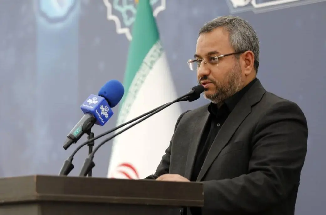 همکاری شهرداری با پلیس راهور برای کنترل ترافیک در روزهای بارانی