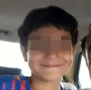 پدری که پسرش را با سموم کشاورزی حمام برد!+عکس