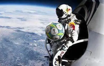 
تجربه‌ای جالب و دیدنی از بازی فوتبال در فضا + عکس
