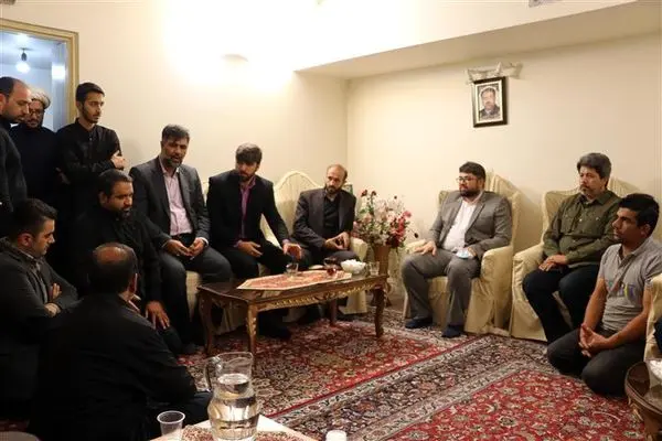 حضور مدیرعامل سازمان تأمیناجتماعی در منزل شهید مدافع امنیت