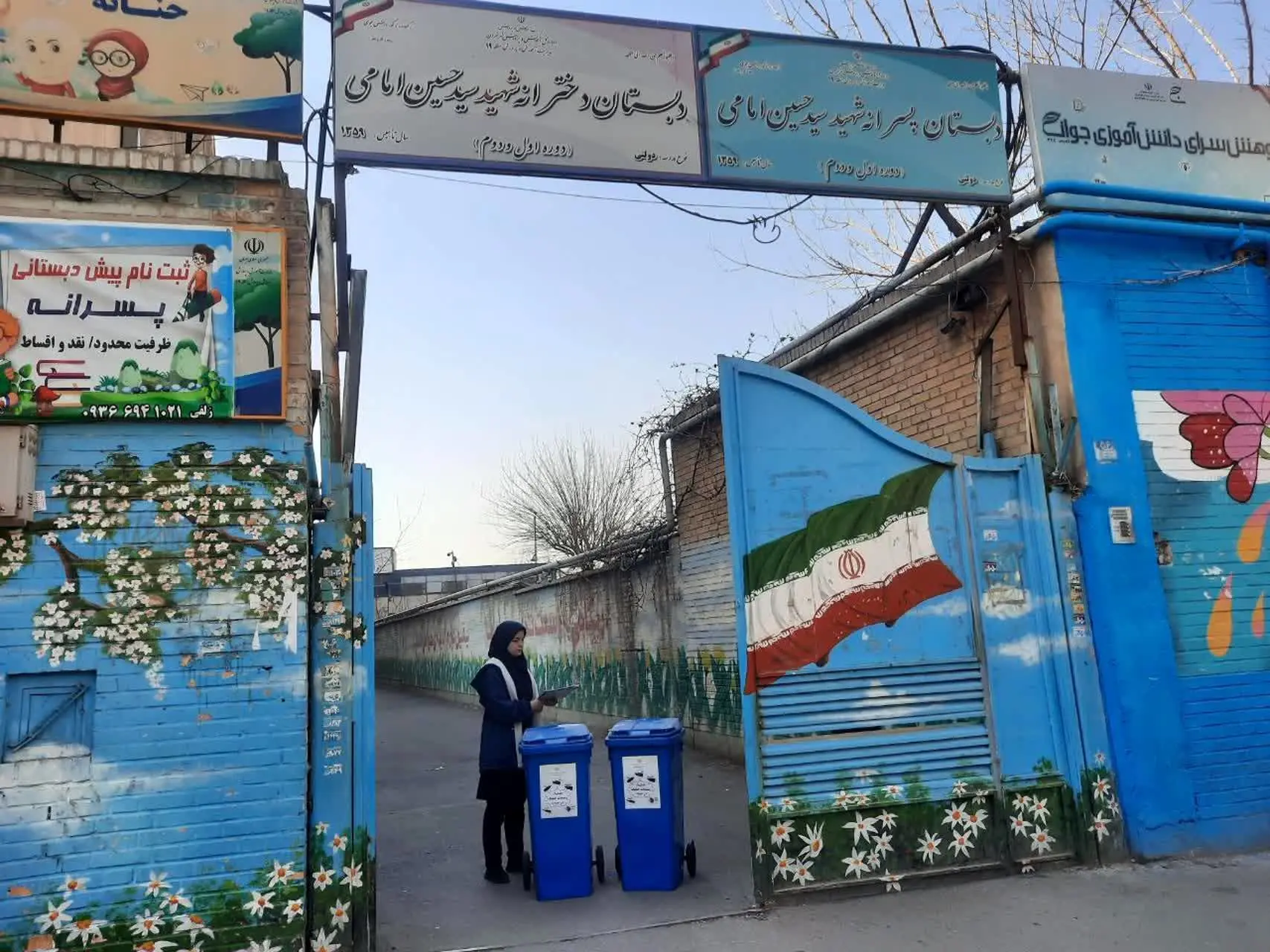 توزیع مخازن پسماند در مجتمع‌های بالای ۵۰ واحد و مدارس نوماند منطقه 19

