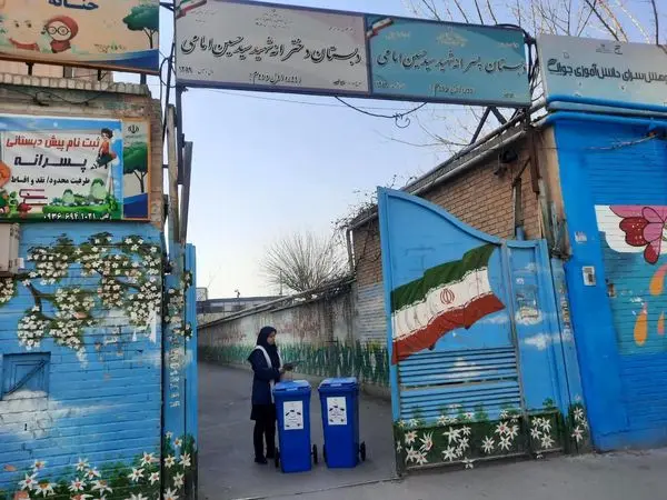 توزیع مخازن پسماند در مجتمع‌های بالای ۵۰ واحد و مدارس نوماند منطقه 19

