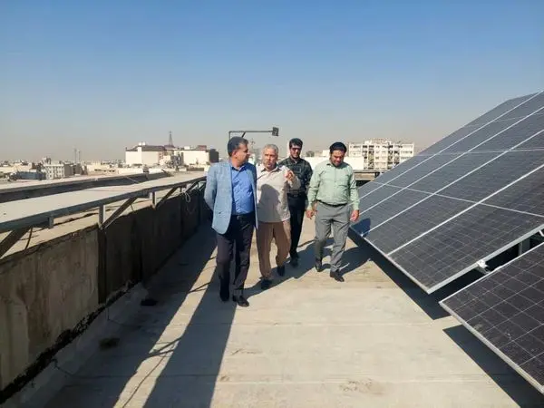 بازدید از نیروگاه خورشیدی ۶۰ کیلوواتی وزارت فرهنگ و ارشاد اسلامی