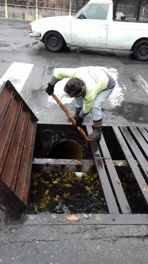 اجرای طرح 40 روزه لایروبی و رسوب برداری انهار منطقه 4 در آستانه بارش های پاییزی
