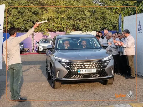 تحویل خودرو رووی eRX5 آغاز شد

