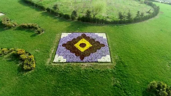 بزرگراههای منطقه ۲ به فرش گل مزین شد