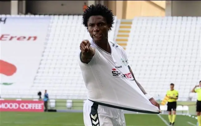 استقلال در حال  مذاکره با مهاجم نیجریه‌ای