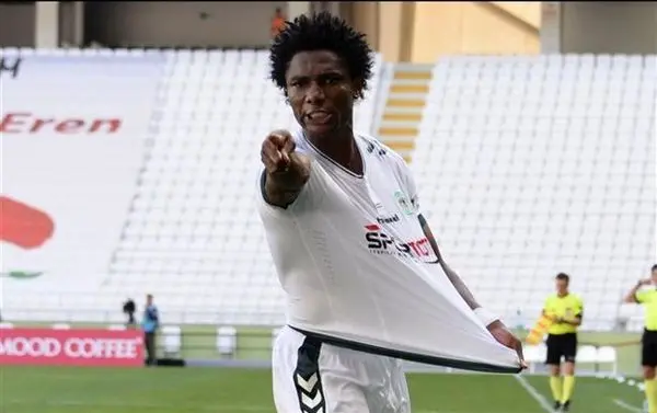 استقلال در حال مذاکره با مهاجم نیجریهای