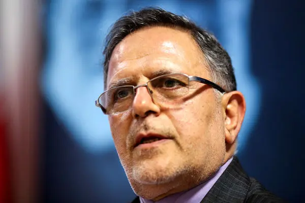 تعجب سیف از خبر استعفا /هیچ مشکلی برای دلار ۴۲۰۰ تومانی نیست