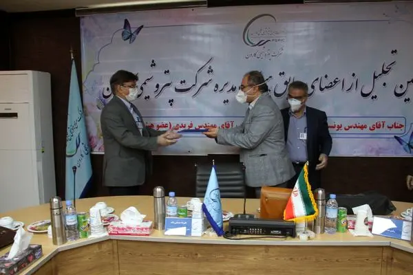 مراسم تجلیل از اعضای سابق هیأت‌مدیره پتروشیمی‌ کارون برگزار شد

