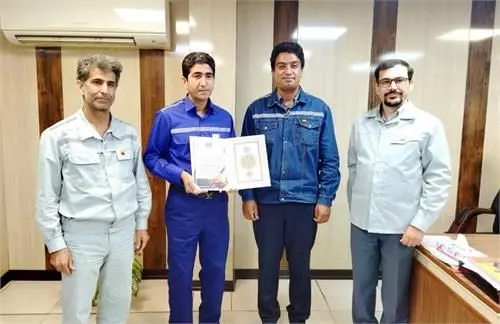 تقدیر از برترین کارگر نظام بهپویی شرکت فولاد خوزستان
