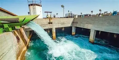 بی نیازی صنایع از آب زاینده‌رود با انتقال آب از خلیج‌فارس به اصفهان

