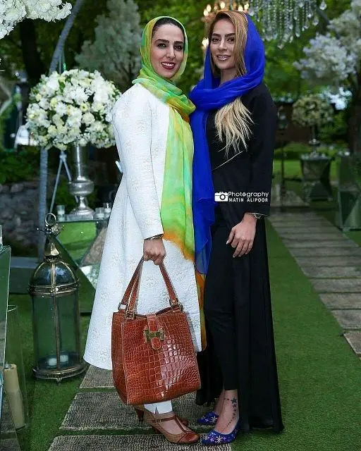 تیپ غیر متعارف خانم بازیگر با خالکوبی های عجیب و غریب روی پاهایش+عکس
