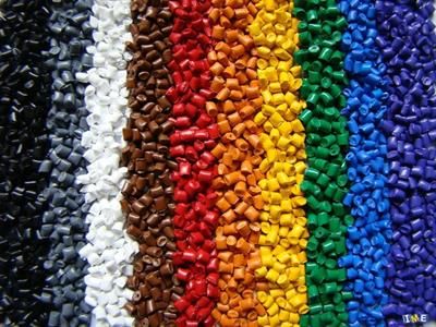 عرضه 76 هزار تن مواد پلیمری و شیمیایی در تالار نقره ای


