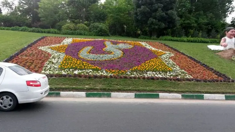 
22 فرش گل در بزرگراه های منطقه 3 پایتخت گسترده شد