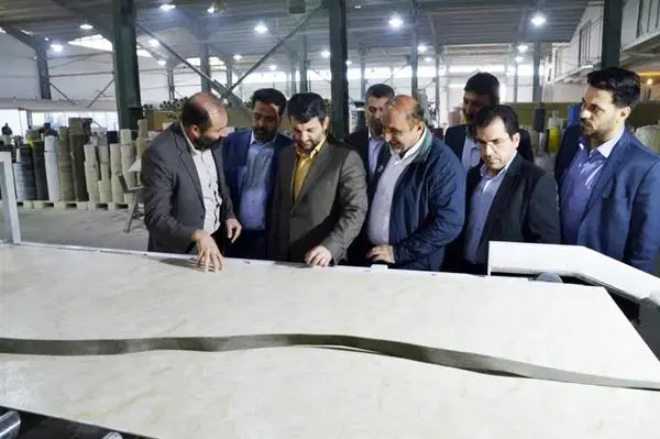 شرکت چوبکاران عصر نوین تنها صادرکننده نمونه کشوری مناطق آزاد در سال جاری