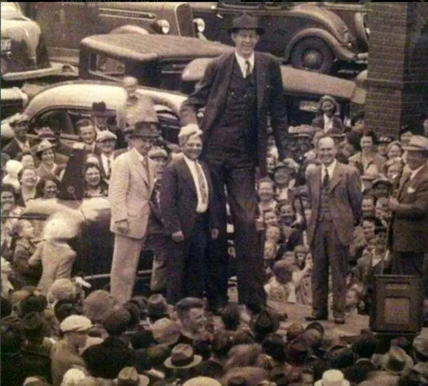 مردی عجیب و غریب با ۲.۷۲ سانت قد!+عکس