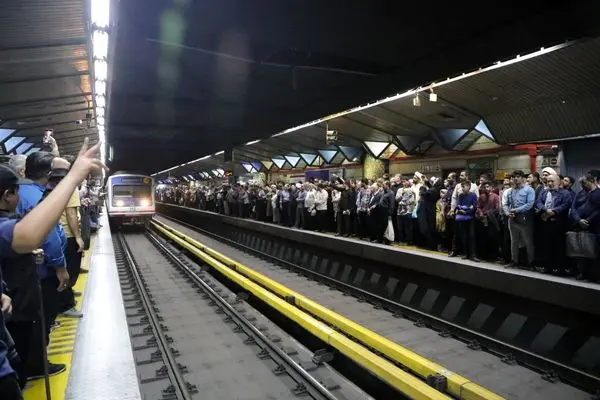 سرویس‌دهی ویژه خط یک متروی تهران به شرکت‌کنندگان مراسم اربعین شهدای حوادث اخیر