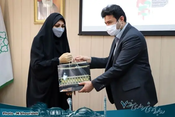 مراسم تقدیر از فرزندان شهدای شاغل در منطقه 7 برگزار شد