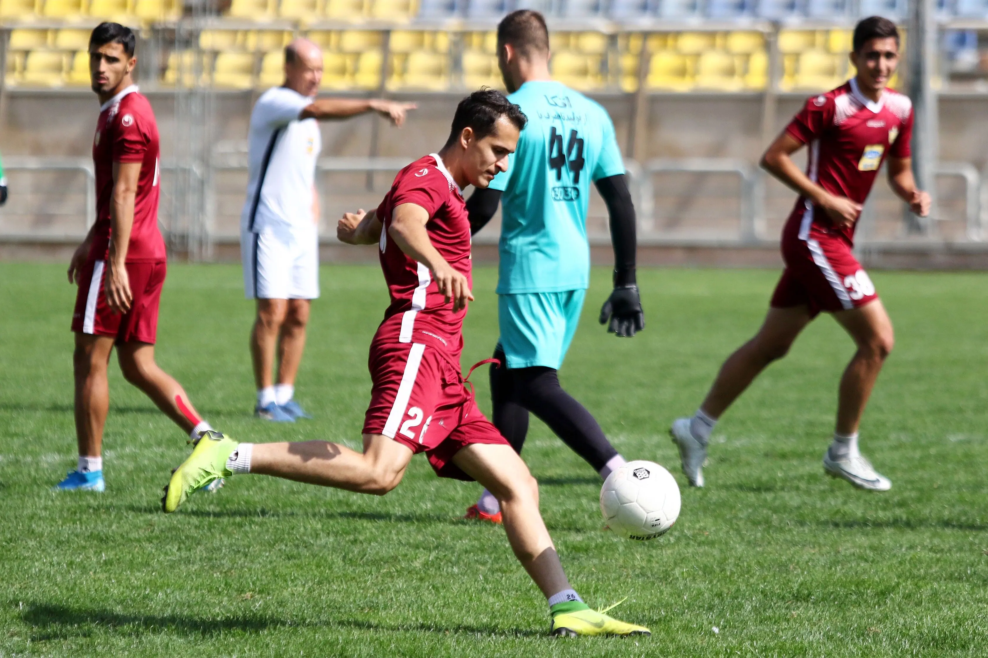 برگزاری تمرین پرسپولیس برای بازی دوستانه/ خلیل زاده و نعمتی زیرنظر کادر پزشکی