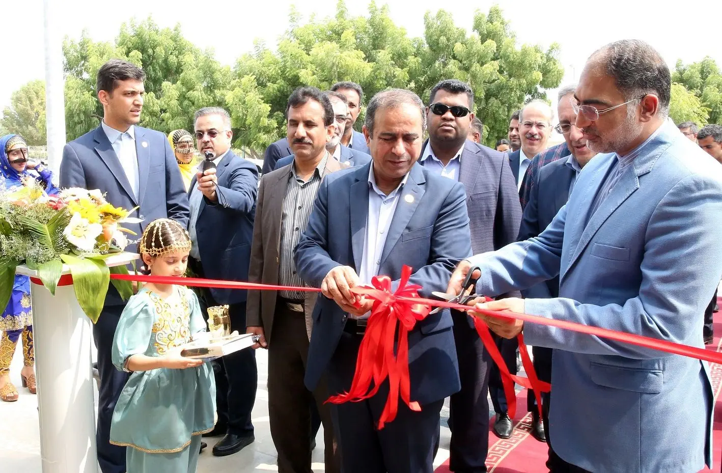 با حضور فرماندار، شهردار و اعضای شورای شهر شعبه قشم بیمه البرز افتتاح شد

