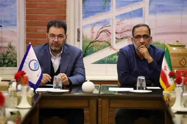 تحلیل هیدرولیکی لحظه ای و پایش آنلاین فشار شبکه توزیع آب اصفهان 

