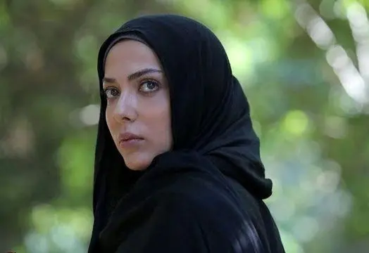 لیلا اوتادی به «خرها آدم نمی‌شوند» پیوست