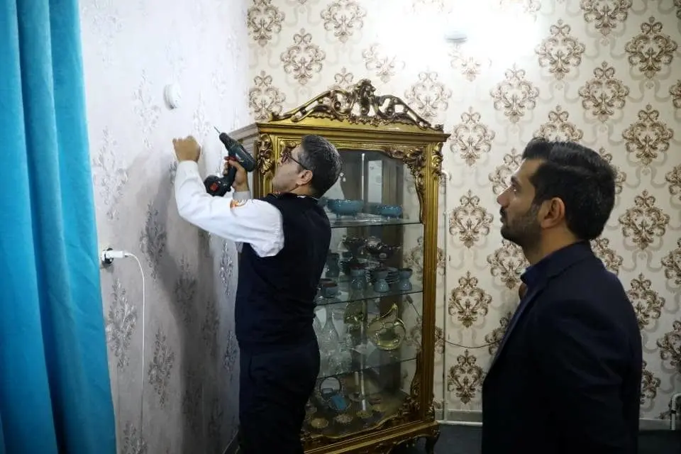 اهدا و نصب  دستگاه های  هشدار دهنده در طرح ارتقای ایمنی شهروندان منطقه ۱۳

