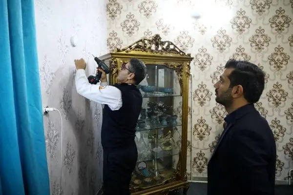 اهدا و نصب  دستگاه های  هشدار دهنده در طرح ارتقای ایمنی شهروندان منطقه ۱۳

