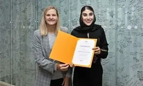 امضای دیوار المپیک توسط ناهید کیانی در لوزان سوئیس