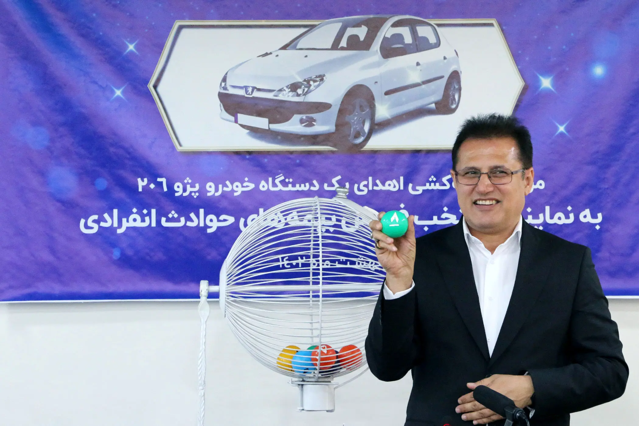 نماینده و برنده خوش‌شانس جشنواره فروش بیمه‌های حوادث انفرادی بیمه دانا معرفی شد


