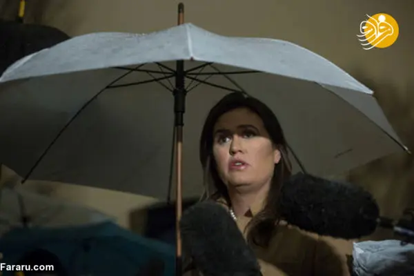 کنفرانس خبری سخنگوی کاخ سفید زیر باران + عکس