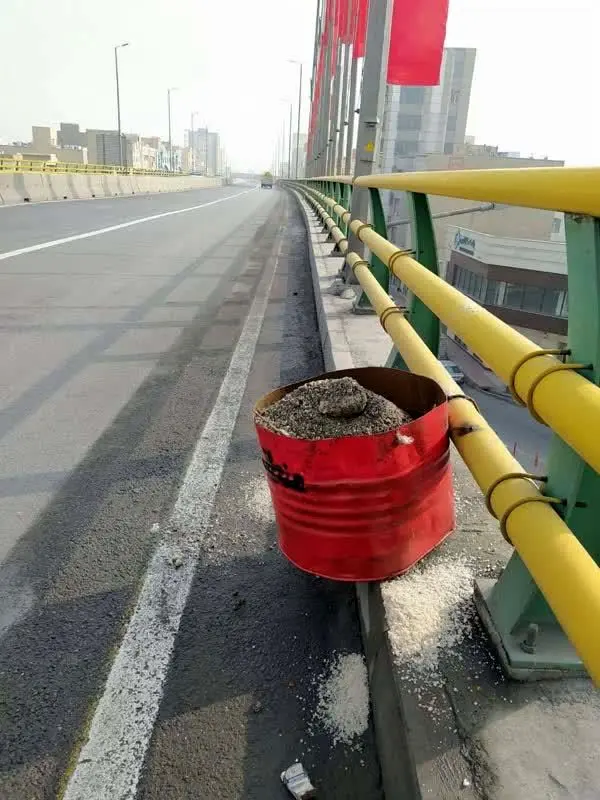 آماده سازی کیسه های نمک جهت توزیع عمومی بین شهروندان توسط سازمان مدیریت پسماند

