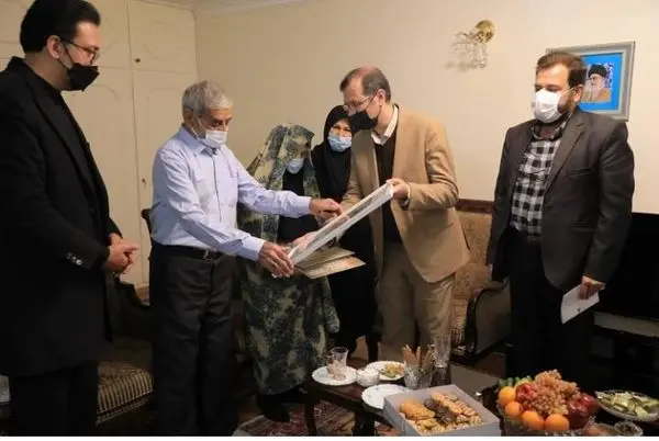 دیدار با خانواده شهدا روحیه  جهاد و خدمتگذاری را در جامعه تقویت می کند