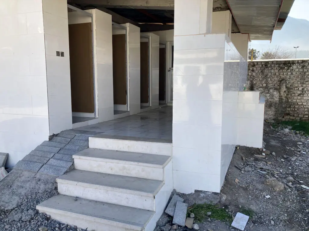 ساخت سرویس‌های بهداشتی در هنرستان شهید چمران علی‌آباد کتول