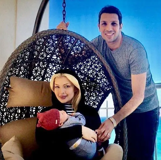 فوتبالیست مشهور و همسر و پسر نوزادشان+عکس
