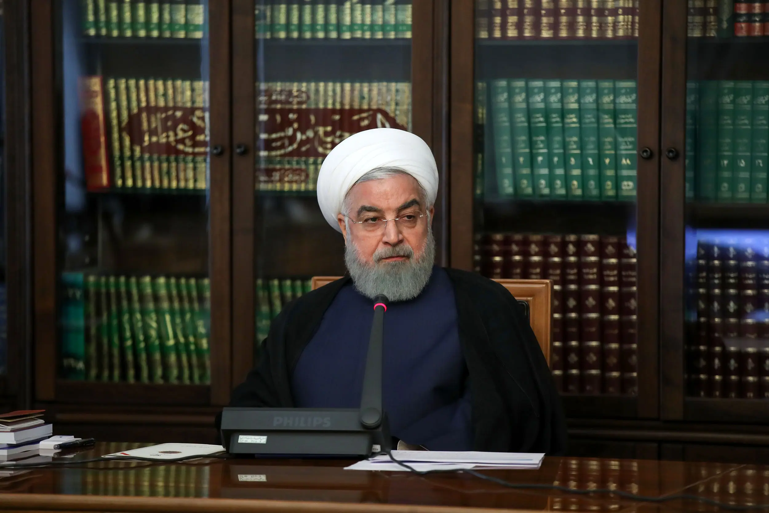 مسئولان مراقب بازار بورس باشند